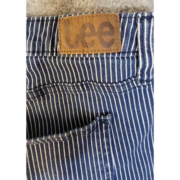 Vintage 1990's Lee Denim Shorts in a Blue and White Railroad Stripe Pattern. Si - Picture 13 of 13